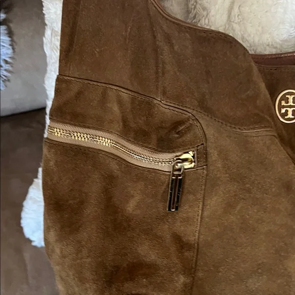 Tory Burch Tan Suede Hobo Bag with Gold Accents - Picture 4 of 15